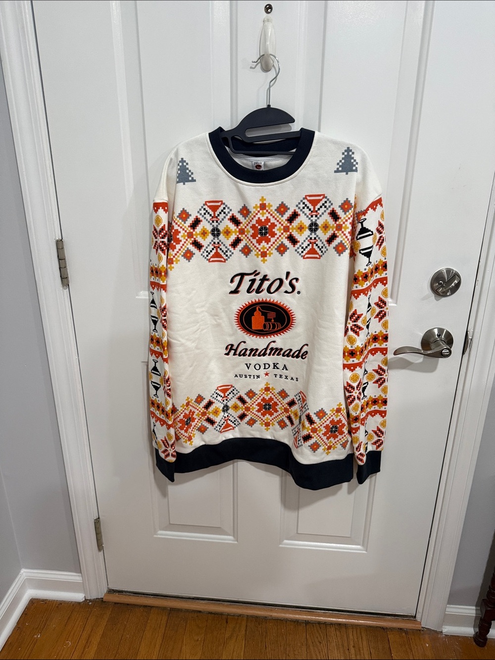 Tito's Cream Crewneck Sweater with Festive Pattern - Men